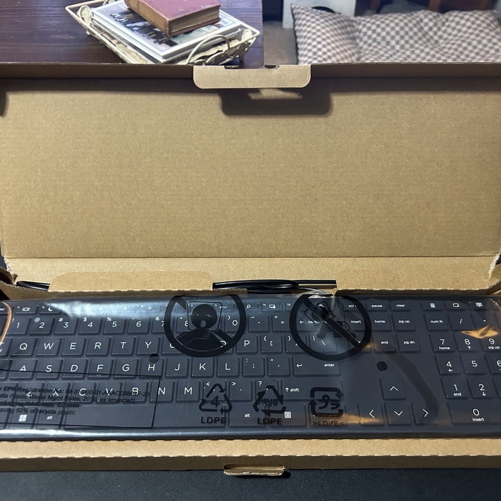 Source Unknown Black Wireless Keyboard
